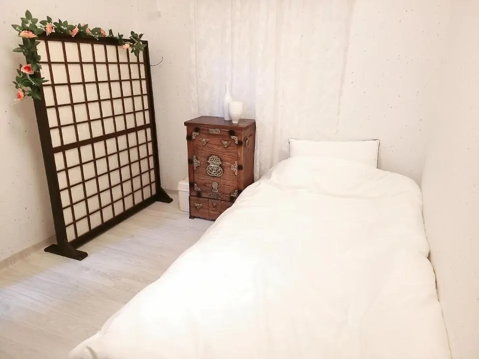 Bukchon Sarangbang - Hanok House Seul